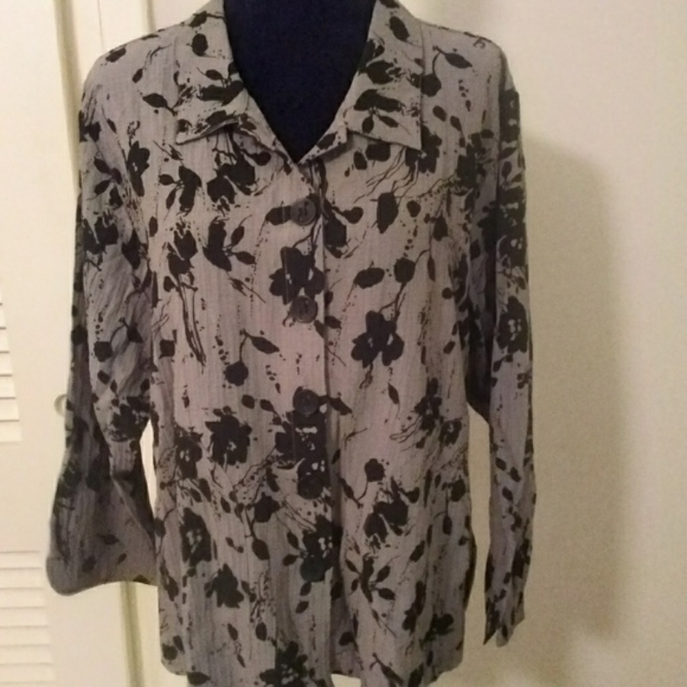 Habitat crinkled button down top